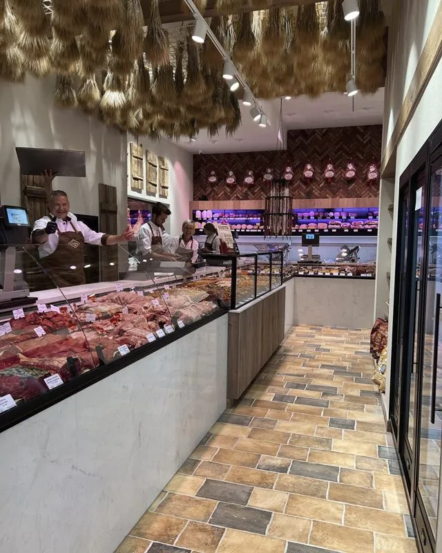 Плитка компании Natucer в дизайне мясной лавки