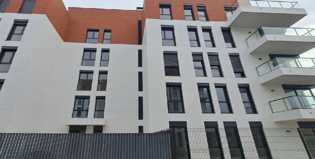 Отделка здания плиткой Mykonos Ceramica из коллекции Technic