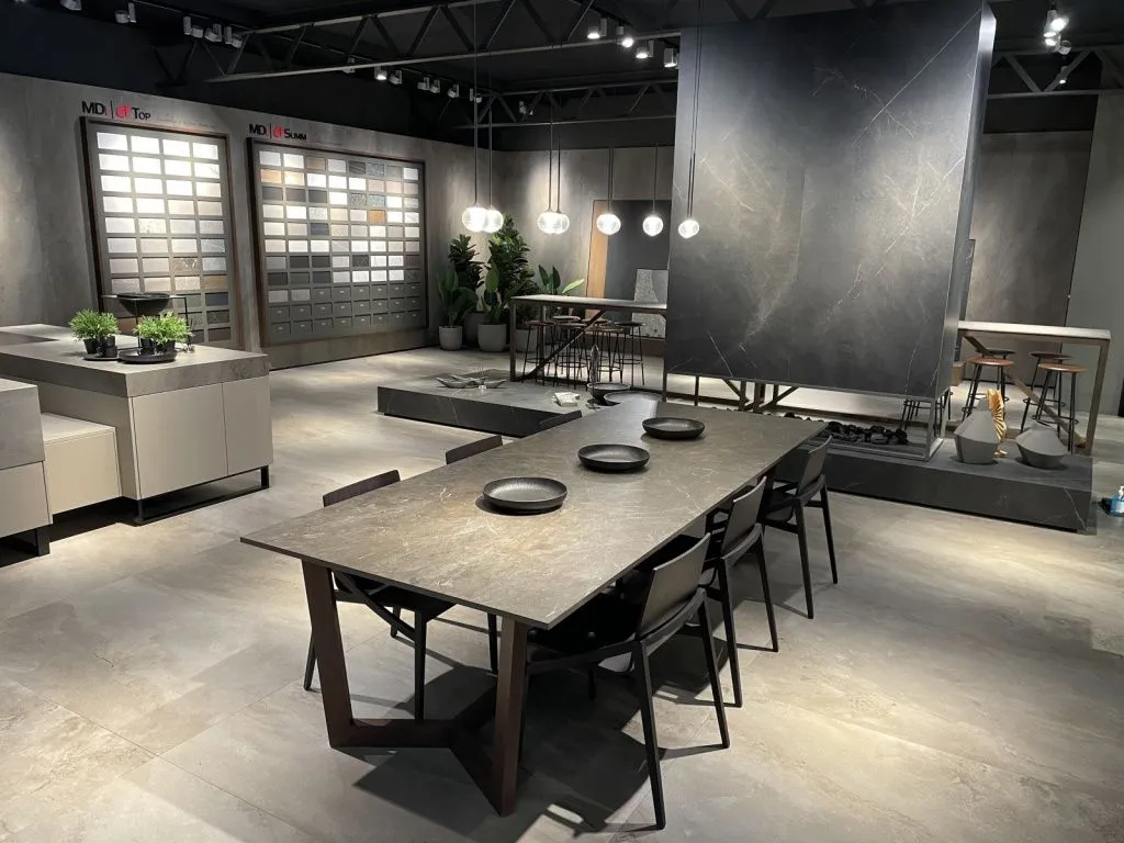 Также участники смогли воочию увидеть такие серии плитки, как Balkan, Selene, Totem, Korten, Metallo и Ananda, и узнать о последних разработках в области инноваций.