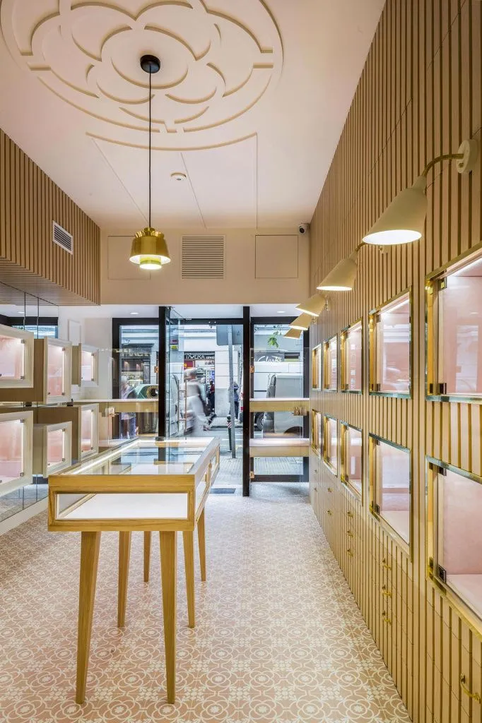 Керамогранит Benaco для напольного покрытия.