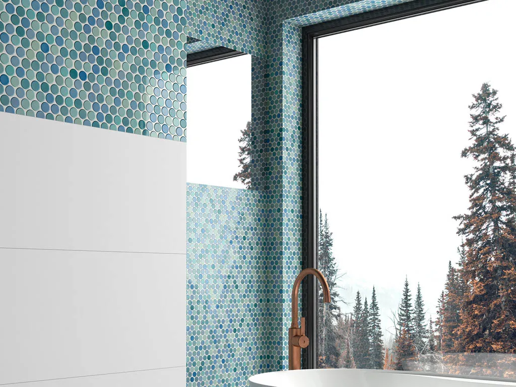 Если говорить в общих чертах, то сейчас потребители реже стремятся воплотить в дизайне минималистичный стиль, где главная роль отводится технологичности.