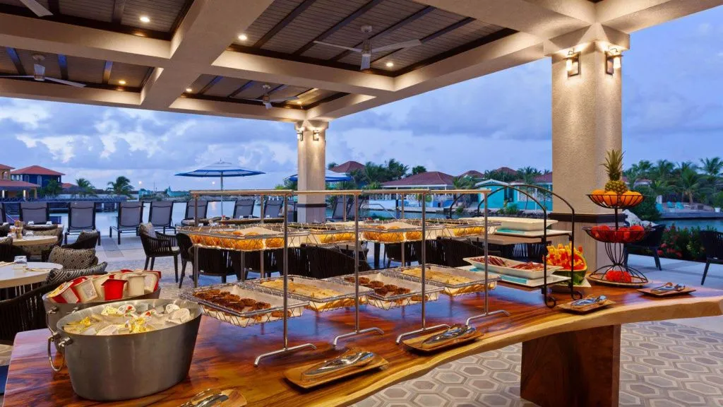 Во внутренней отделке преобладает классический стиль, отраженный во всех предметах обстановки.