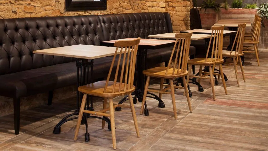 Керамогранит Faro Vives Ceramica под дерево в винтажном стиле.
