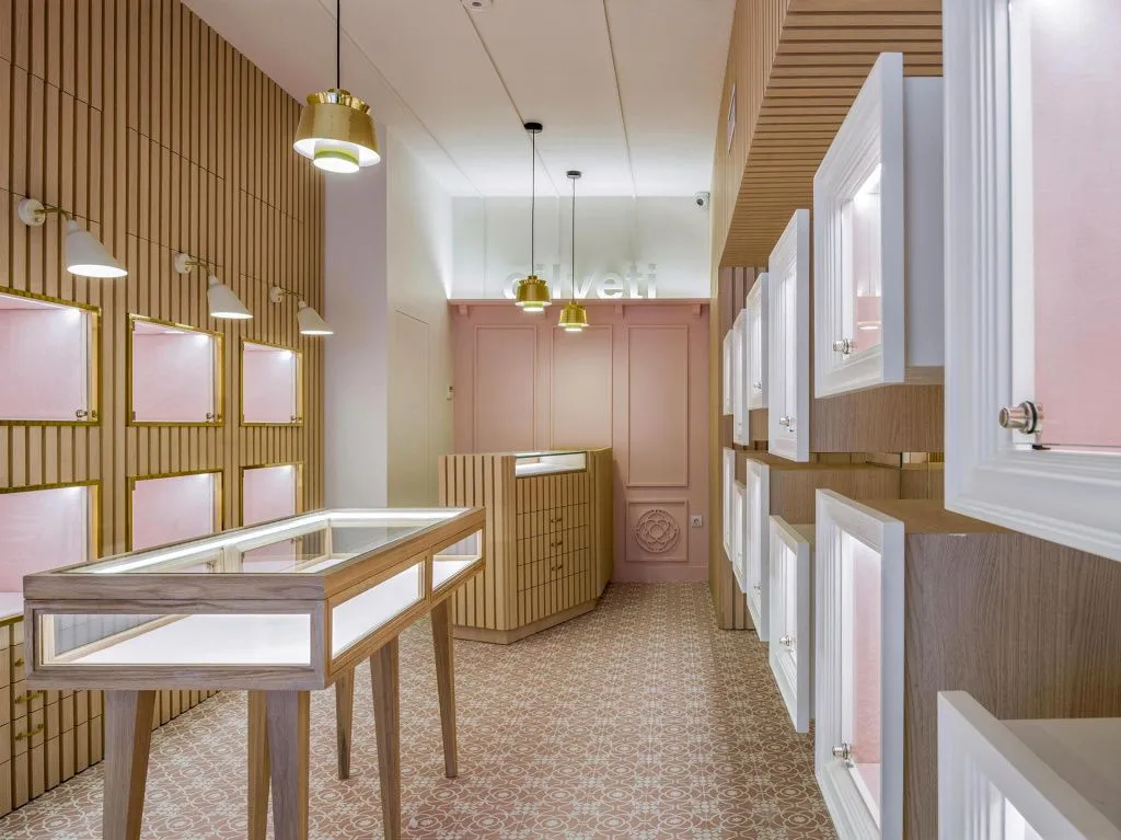 Керамогранит Carole Coral коллекции Benaco формата 20x20 см от Vives Cerámica использовался для напольного покрытия.