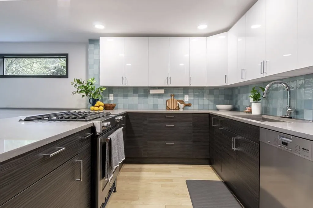 Мелкоформатная (10х10 см) плитка Stow Mix буквально преобразила внутреннее пространство, привнеся в его оформление долю ремесленной эстетики.