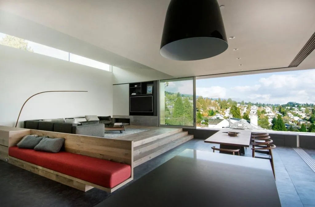 Архитектурная студия McLeod Bovell, представляющая собой совместную дизайнерскую ассоциацию, специализирующуюся на капитальном ремонте жилых домов, осуществила полную реконструкцию этого сооружения.