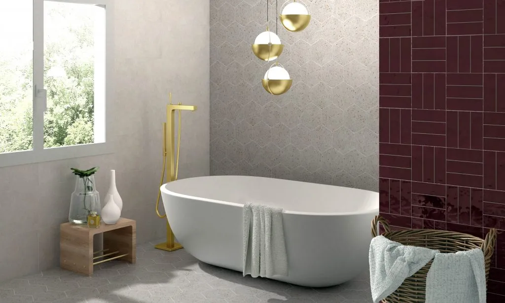 На фото плитка Omnia, нейтрального оттенка, 30x60 см; Carnaby, 19,8x22,8; Mayfair, цвета кармин, 6,5x20 см