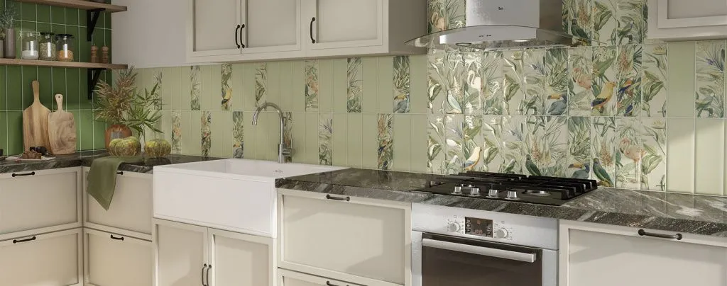 Выразительность плитки кроется в ее переливчатом блеске, полученным путем добавления в глазурь смеси минералов.