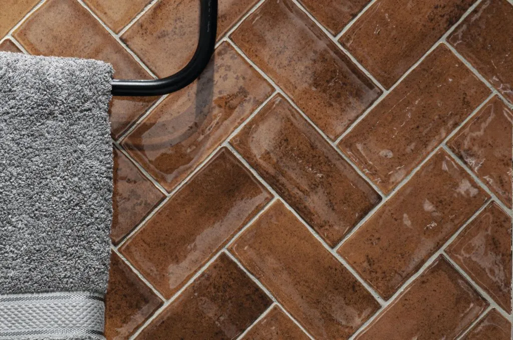 Это коллекции Vega, Golden, Moon, Marvel и OMNIA, открывающие целый мир фактур и безграничные возможности для архитектурных и дизайнерских проектов.