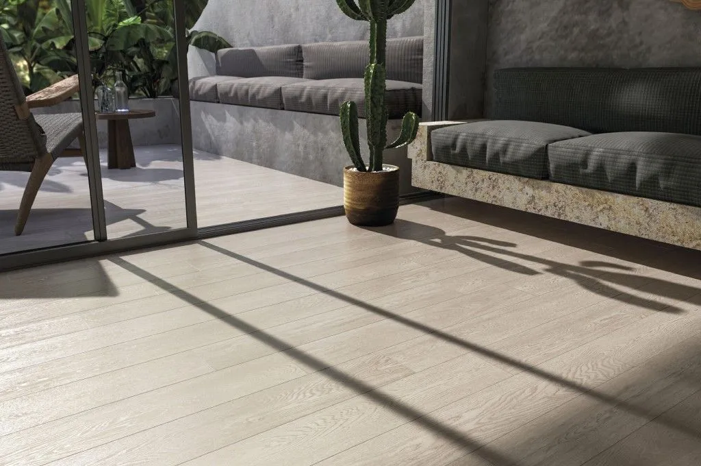 Покрытия формата 10x60 см выпущены белого цвета, а также в оттенках дуба и ореха.