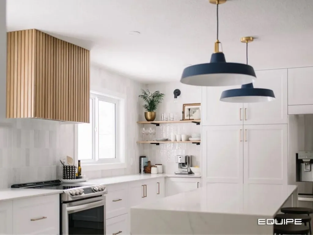 Для облицовки выбрана белая прямоугольная плитка Artisan бренда Equipe Ceramicas (Испания).