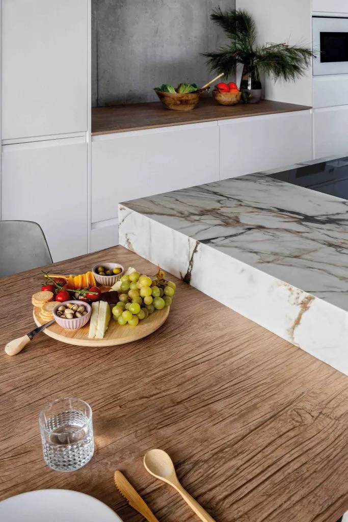 Модель La Bohème (NEOLITH) идеально повторяет все нюансы древесины ливанского кедра