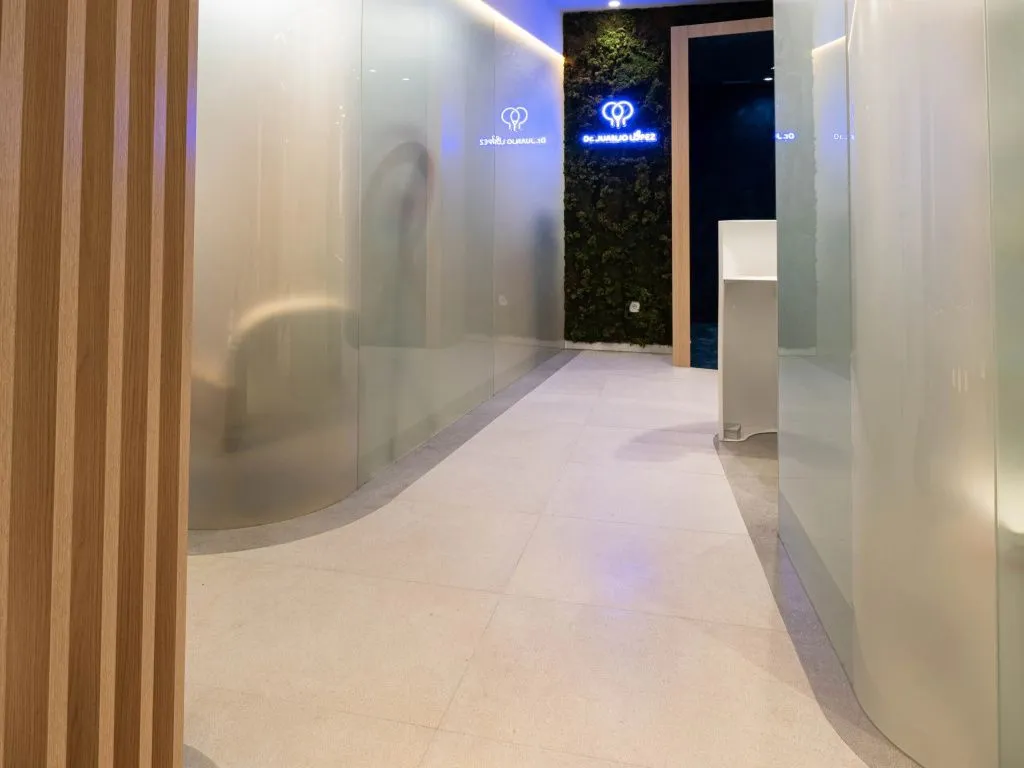 Керамогранит от TAU Ceramica в интерьере клиники