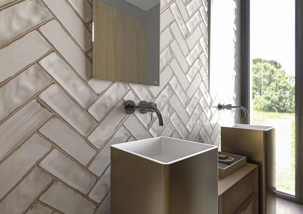 С целью удовлетворить потребности жителей этих континентов Cifre дополняет ассортимент быстро развивающейся категории продуктов двумя коллекциями: Lumen и Vega.