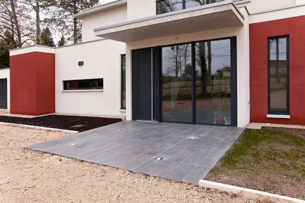 Также предусматривалась реализация красивого вида на ландшафт и потребность вписать здание в окружающую среду.