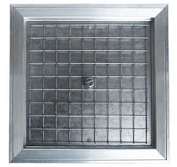 Люк под плитку Комфорт с помощью ручки