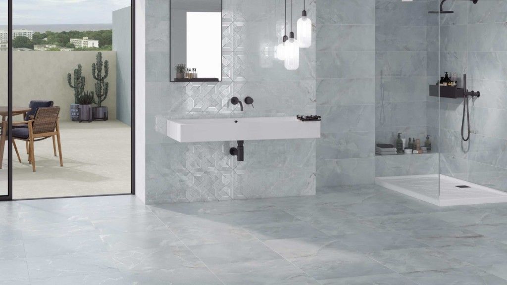 В таких помещениях, как ванные комнаты, кухни и гостиные, его идеальным союзником часто становится керамическая плитка.
