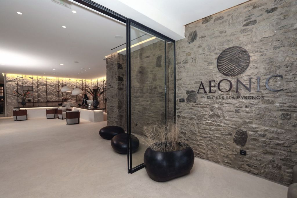 Работая над созданием интерьера мечты, дизайнеры Stones& Walls отдали предпочтение покрытиям бренда Inalco серии Iseo и Petra.