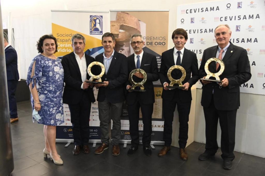 Эффектным завершением цикла онлайн-конференций "Cevisama On" стала церемония вручения премий Золотая Альфа, которая каждый год проводится в рамках выставки Cevisama.