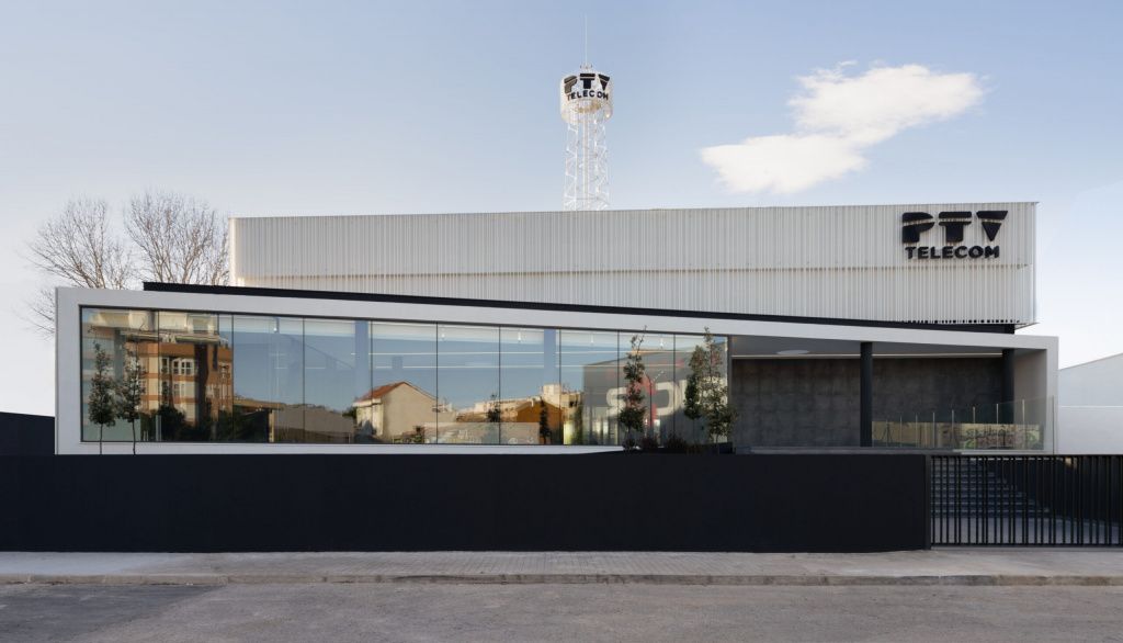 Здание офиса PTV Telecom в Валенсии