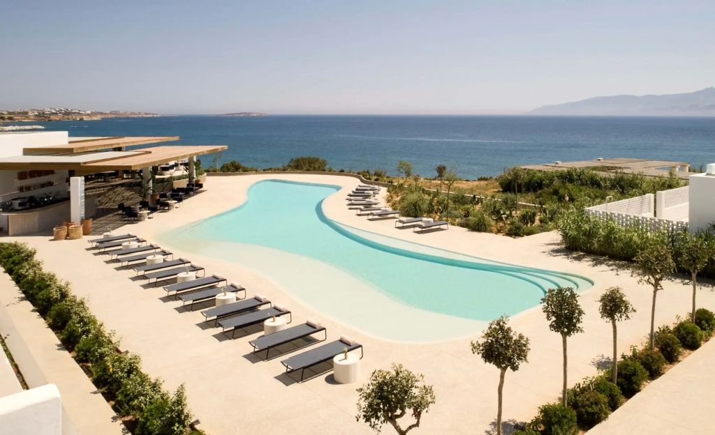 Современный гостиничный комплекс «Parocks Luxury Hotel» на побережье Эгейского моря