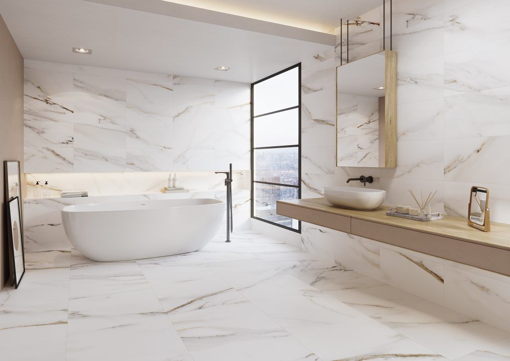 Классическим вариантом для оформления ванных по праву считается мрамор.