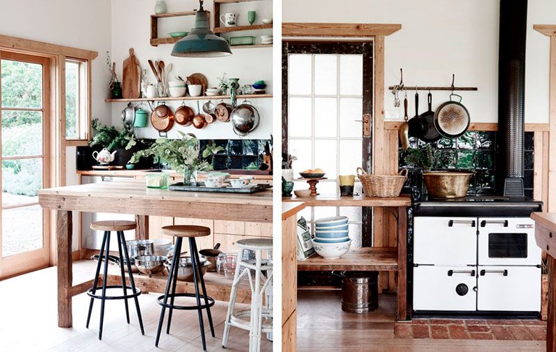 На фото: кухня студии Anna and Andrew Swain в деревенском стиле