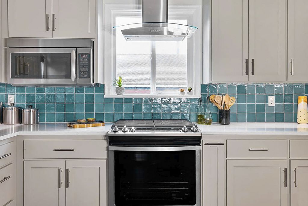 Студия Jane Brookman Designs для оформления кухонного помещения в частном доме выбрала серию облицовочных покрытий бренда Natucer
