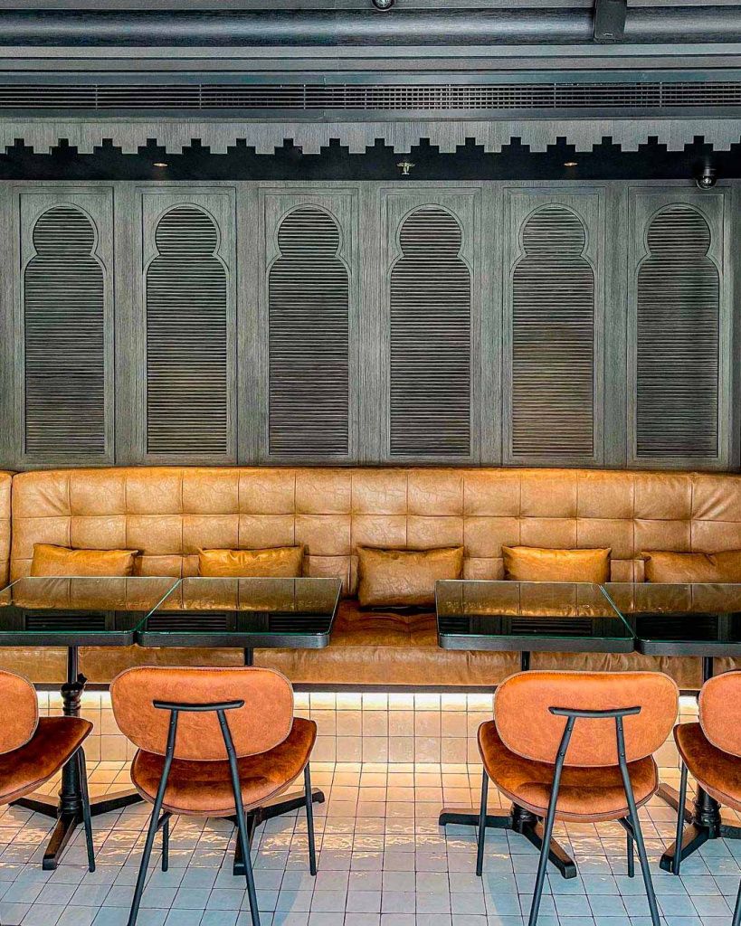 Изящная мебель от Франциско Сегарры добавляет ресторану уникальности
